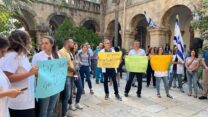 עצרת מחאה נגד אלימות משטרתית כלפי רופאים ואנשי טיפול במרכז הרפואי רמב"ם בחיפה (צילום: ההסתדרות הרפואית)