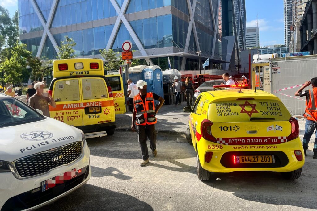 זירת תאונת העבודה הקטלנית בתל אביב (צילום: תיעוד מבצעי מד"א)