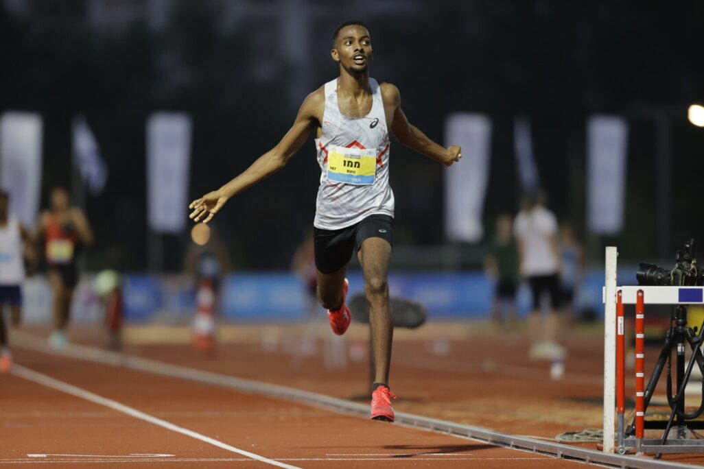 נועם ממו מנצח בריצת 800 מטר באליפות ישראל באתלטיקה 2024 (צילום: Maxim Dupliy)
