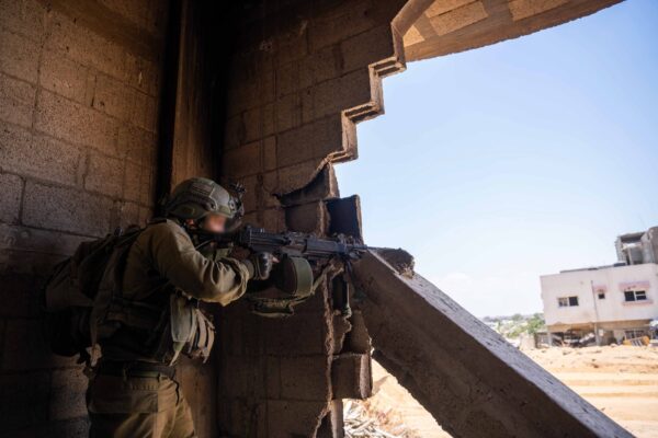 חייל צה"ל בפעילות ברצועת עזה (צילום: דובר צה"ל)