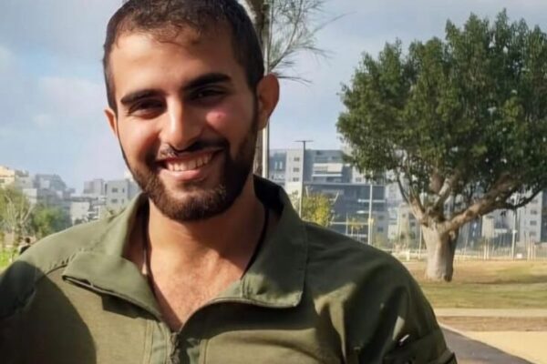 סמ"ר צור אברהם, בן 22 ממודיעין-מכבים-רעות, לוחם בסיירת הנח"ל, שנפל בקרב בדרום הרצועה (צילום: דובר צה״ל)