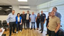 יו"ר ההסתדרות ארנון בר-דוד וצוותו בביקור בעיריית צפת (צילום: דוברות ההסתדרות)