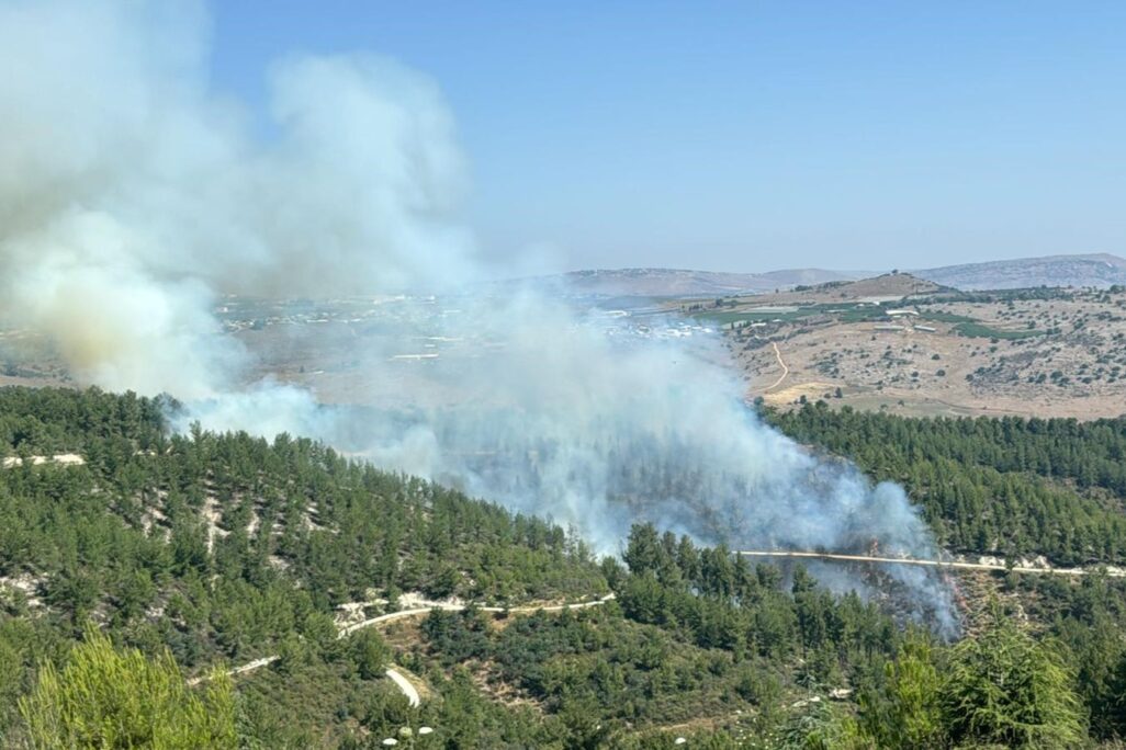 שריפה ביער ביריה בגלל נפילת חלקי יירוט (צילום: דוברות עיריית צפת)
