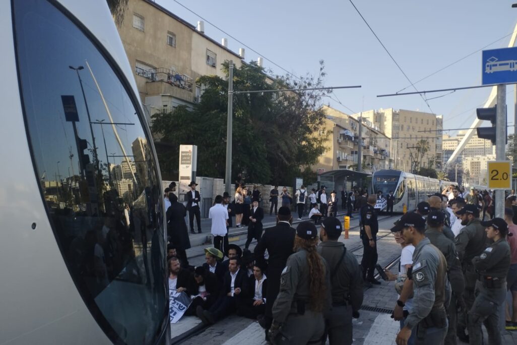 חסימת כבישים במחאה נגד גיוס חרדים ברחוב יפו בירושלים (צילום: |מתוך רשתות חברתיות, לפי סעיף 27א לחוק זכויות היוצרים)