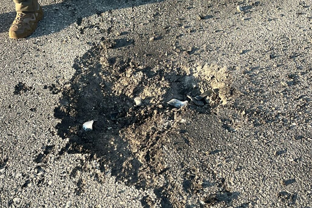 פגיעת רקטה בקריית שמונה (צילום: עיריית קריית שמונה) פגיעה רקטה בקריית שמונה (צילום: עיריית קריית שמונה)