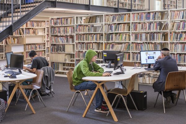 ספרייה בתל אביב. 24 ספריות בכל העיר (צילום: מאיר שפירא)