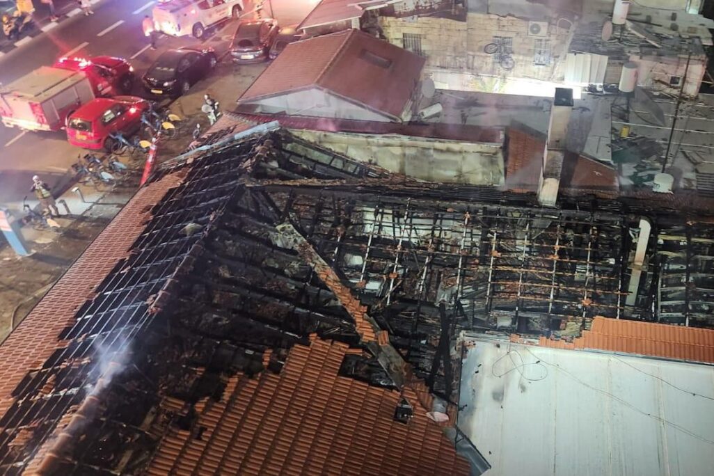 נזקי השריפה במסעדת 'אמא'. האש כובתה ללא נפגעים (צילום: אורן אברהמי, דוברות כב״ה מחוז ירושלים)