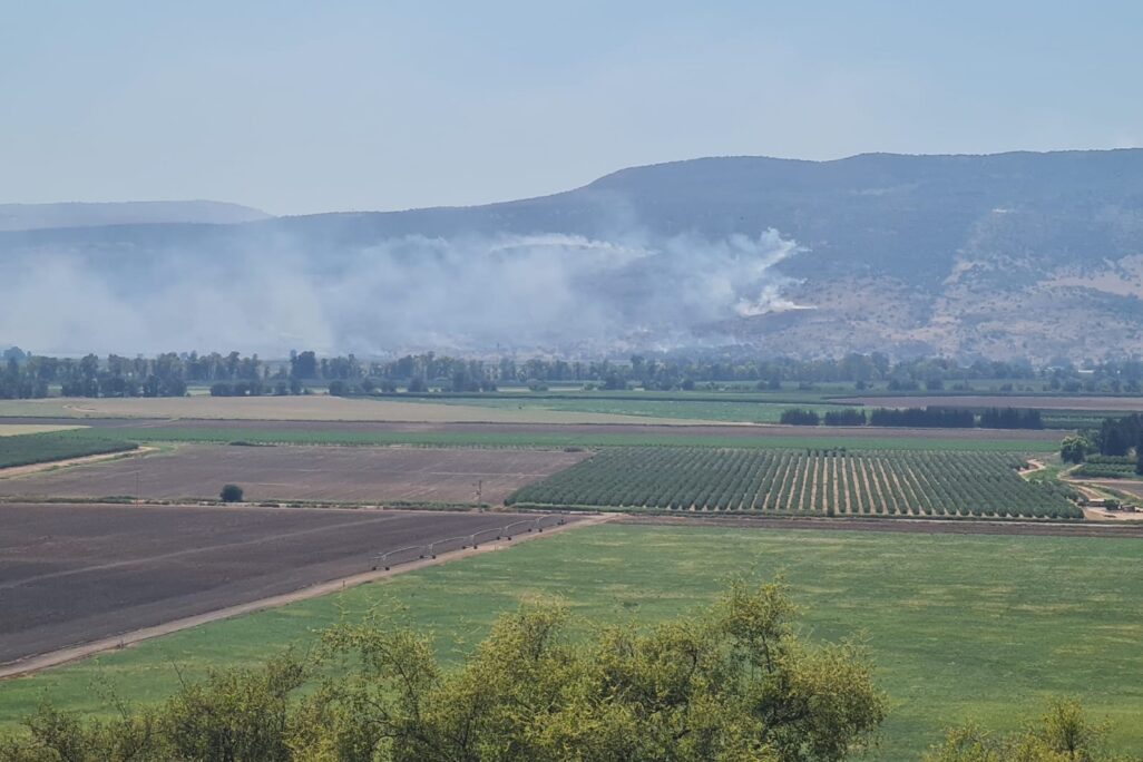 שריפה בעקבות נפילות (צילום: דוברות המועצה האזורית הגליל העליון) שריפה בעקבות נפילות (צילום: דוברות המועצה האזורית הגליל העליון)