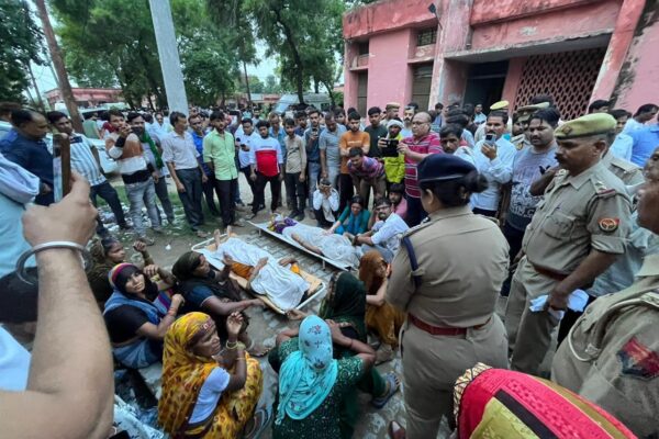 לפחות 121 בני אדם נמחצו למוות בכינוס דתי בהודו