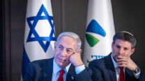 שר האוצר בצלאל סמוטריץ' וראש הממשלה בנימין נתניהו (צילום: חיים גולדברג/פלאש 90)