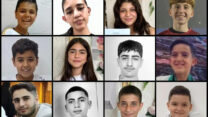 ההרוגים מפגיעת רקטה במג'דל שמס. אמיר רביע אבו סאלח, בן 16, אלמא איימן פחר-אלדין, בת 11, איזיל נאשאת איוב, בת 12, ג'יפארה אבראהים, בן 10; באמצע מימין: יאזן נאיף אבו סאלח, בן 12, חאזם אכרם אבו סאלח, בן 15, ויניס אדהם ספדי, בת 11, ג'ון וודיע אברהים, בן 13; למטה מימין: מילאר מועדאד אל-שעאר, בן 10, נאג'י טאהר חלבי, בן 11, פאג'ר ליית' אבו סאלח, בן 16, נאזם פחר סעב, בן 15 (צילומים: מתוך רשתות חברתיות, שימוש לפי סעיף 27א לחוק זכויות יוצרים)