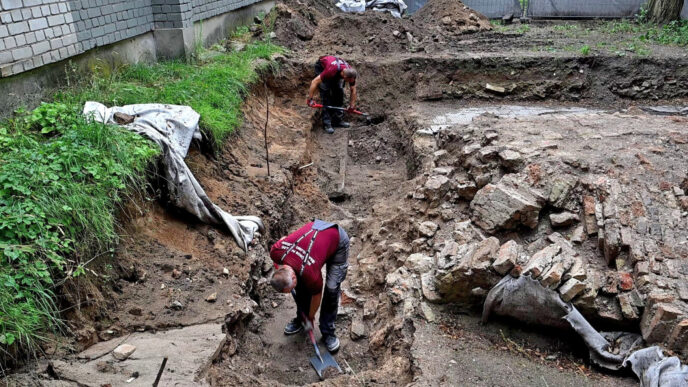 החפירה מתנהלת בצוות של ארכיאולוגים ישראלים וליטאים (צילום: רשות העתיקות)
