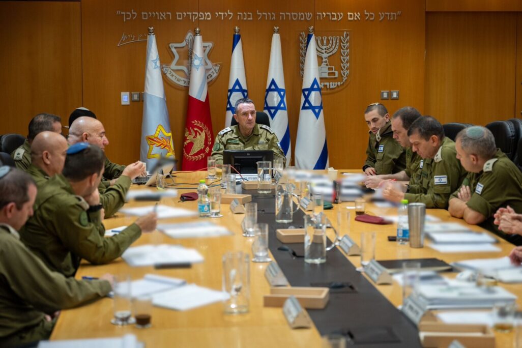 הרמטכ"ל בהערכת מצב בפיקוד הצפון (צילום: דו"צ) הרמטכ"ל בהערכת מצב בפיקוד הצפון (צילום: דו"צ)