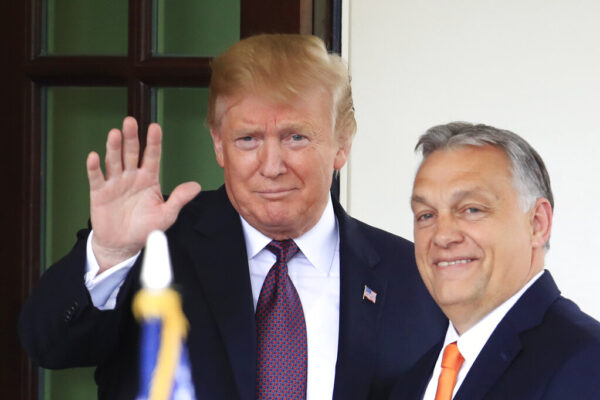 ויקטור אורבן, נשיא האיחוד האירופי, ודונלד טראמפ, המועמד הרפובליקני לנשיאות ארה"ב (צילום: AP Photo/Manuel Balce Ceneta)