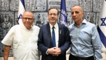 יו"ר ההסתדרות ארנון בר-דוד (משמאל), נשיא המדינה יצחק הרצוג ויו"ר הסתדרות עובדי המדינה עו"ד אופיר אלקלעי (צילום: דוברות ההסתדרות)