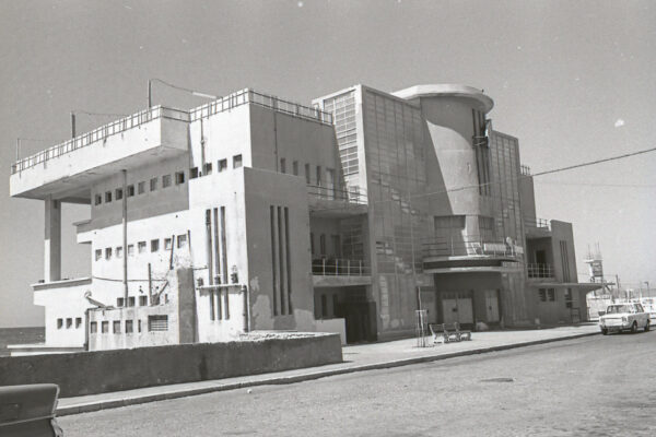 מבנה הקזינו בבת גלים, 1966 (צילום: בוריס כרמי, מתוך אוסף מיתר, אוסף התצלומים הלאומי של משפחת פריצקר, הספרייה הלאומית)