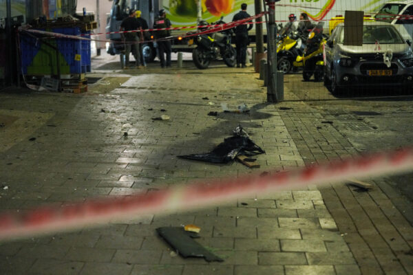 חלקי הכטב"מ שהתפוצץ בתל אביב (צילום: אריק מרמור/פלאש90)