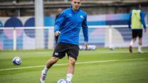 אוסקר גלוך באימון נבחרת ישראל האולימפית בכדורגל (צילום: הועד האולימפי בישראל)