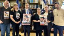נשיא המדינה יצחק הרצוג ורעייתו מיכל עם משפחת ברמן מכפר עזה (צילום: דוברות בית הנשיא)