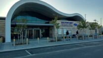 תחנת הרכבת מזכרת בתיה (צילום: ד"ר אבישי טייכר, ויקיפדיה)