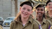 נוגה וייס בסיום קורס מש"קיות ת"ש (צילום: דובר צה"ל)