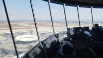 מבט ממגדל הפיקוח בנתב"ג (צילום: מיכאל יעקובסון, ויקיפדיה)