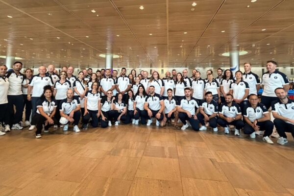 משלחת ישראל למשחקים האולימפיים בפריז בנמל התעופה בן גוריון (צילום: הוועד האולימפי בישראל)