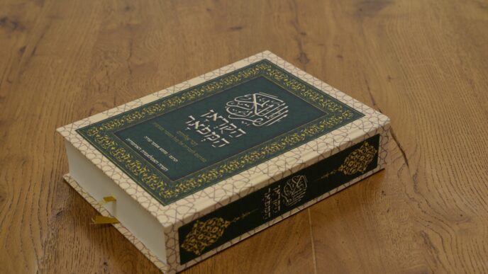 הקוראן בתרגומו של עודה. &quot;עד כה הספקנו לתרגם את הקוראן עב הכרס ל-75 שפות בנות זמננו. לא חיכינו לאף אחד&quot; (צילום: אורן דגן)