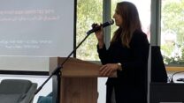 שירין חאפי נאטוור, מנהלת האגף לחינוך ערבי במשרד החינוך, בכנס בגבעת חביבה (צילום: יעל אלנתן)