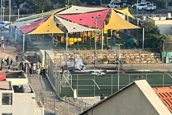 זירת הפגיעה הישירה במג'דל שמס (צילום: כבאות והצלה)
