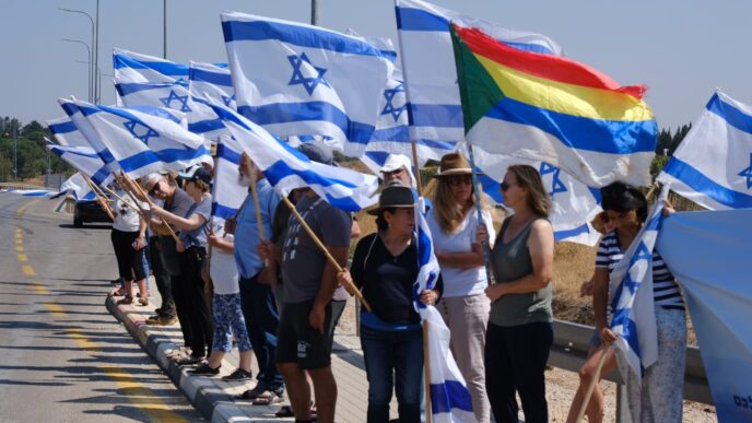 תושבי קיבוץ אלרום במפגן הזדהות עם תושבי מג'דל שמס (צילום: דוד טברסקי)