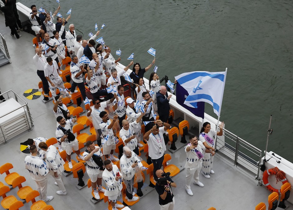 המשלחת הישראלית בטקס פתיחת המשחקים האולימפיים (צילום: REUTERS/Albert Gea)
