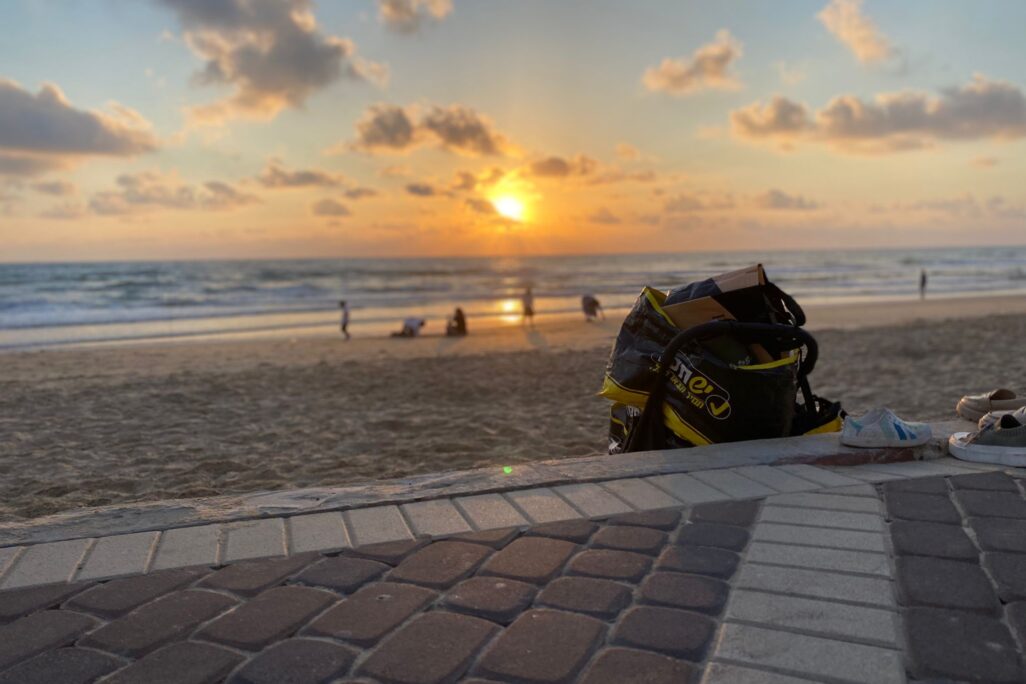 משפחה בחוף הים (צילום: יהל פרג') משפחה בחוף הים (צילום: יהל פרג')