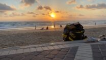 משפחה בחוף הים (צילום: יהל פרג')