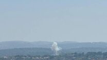 עשן בעקבות פיצוץ כטב״ם בקיבוץ כברי בגליל המערבי (צילום: כבאות והצלה)