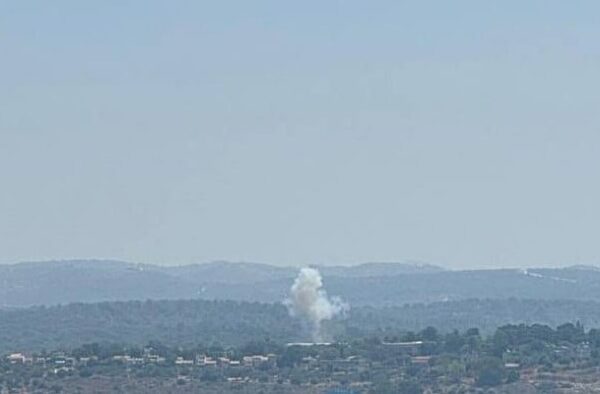 עשן בעקבות פיצוץ כטב״ם בקיבוץ כברי בגליל המערבי (צילום: כבאות והצלה)