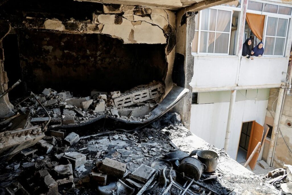 מבנה בנור א-שמס ליד טול כרם שנפגע מתקיפה אווירית של צה״ל (צילום: REUTERS/Raneen Sawafta)