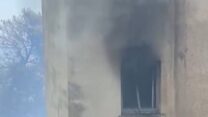 בית שעלה באש במנרה בגלל ירי נ"ט (צילום: כיבוי אש)