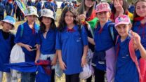 ויניס ספדי (שלישית משמאל) בטיול של הקן. "היציאה מהשבר הזה תיקח הרבה מאוד זמן" (צילום: הנוער העובד והלומד)
