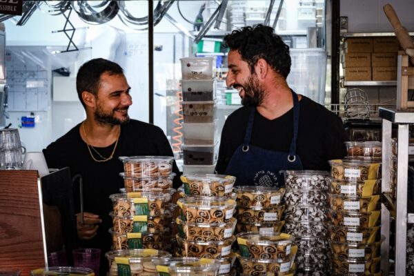 תומר סוויסה (מימין) ושחף אברהם. "על ההתחלה אמרנו שאנחנו לבד בסירה הזו והמציאות הוכיחה שצדקנו" (צילום: דוד טברסקי)