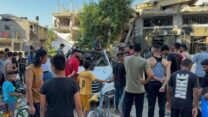 זירת תקיפה ברצועת עזה סמוך לביתו של איסמעיל הנייה, שחוסל בטהרן (צילום: REUTERS/Ayman Al Hassi)
