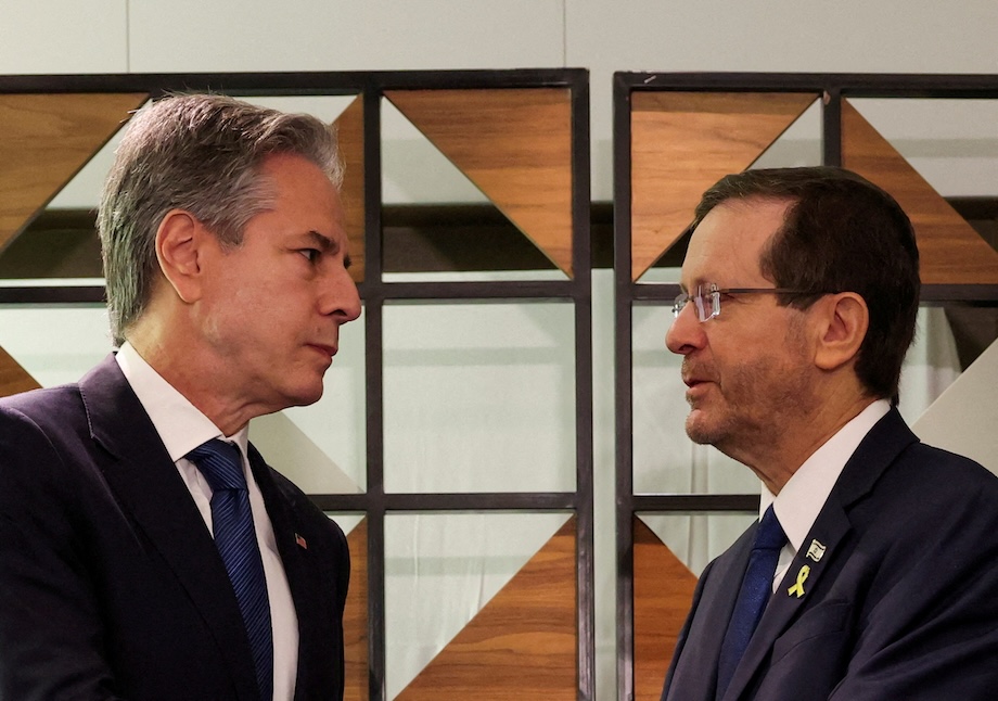 נשיא המדינה יצחק (בוז׳י) הרצוג ומזכיר המדינה האמריקאי אנתוני בלינקן בפגישתם (צילום: REUTERS/Kevin Mohatt/Pool) נשיא המדינה יצחק (בוז׳י) הרצוג ומזכיר המדינה האמריקאי אנתוני בלינקן בפגישתם (צילום: REUTERS/Kevin Mohatt/Pool)