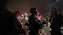 חיילי צה"ל ביישוב כרמי צור בגוש עציון, במהלך סריקות אחרי מחבלים לאחר פיגוע חדירה ליישוב (צילום: דובר צה"ל)