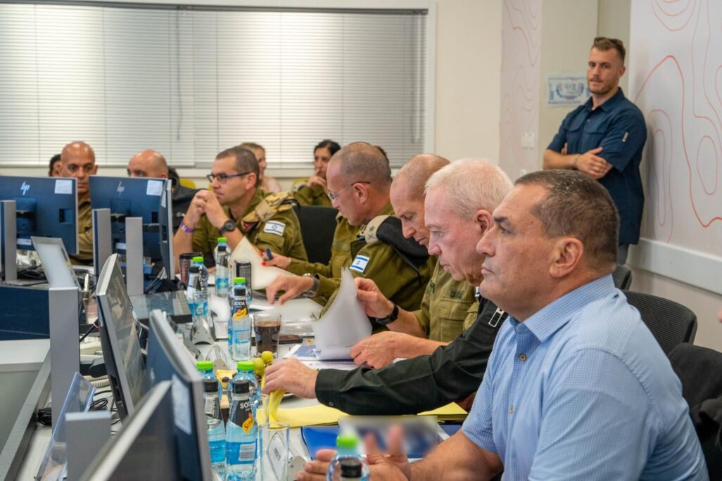 שר הביטחון בהערכת מצב למוכנות העורף (צילום: אריאל חרמוני, משרד הביטחון) שר הביטחון בהערכת מצב למוכנות העורף (צילום: אריאל חרמוני, משרד הביטחון)
