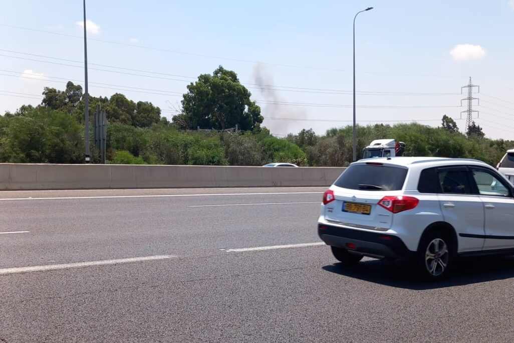נפילה בכביש 4 (צילום: כבאות והצלה)