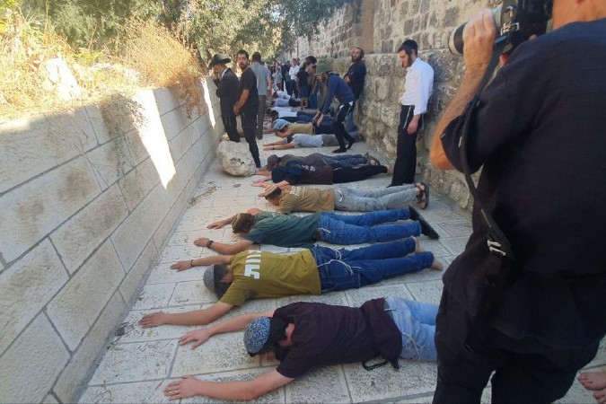 משתטחים בהר הבית (צילום: 'בידינו') משתטחים בהר הבית (צילום: 'בידינו')