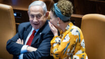 ראש הממשלה בנימין נתניהו והשרה להגנת הסביבה עידית סילמן (צילום: יונתן זינדל/פלאש 90)