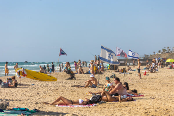 חוף בבת ים (צילום: יוסי אלוני/פלאש90)