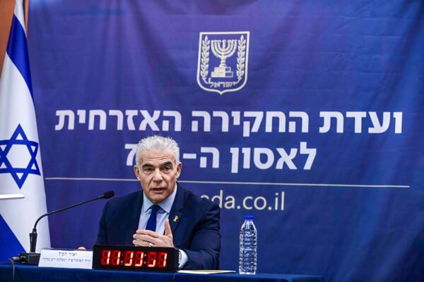 יו"ר האופוזיציה יאיר לפיד מעיד בפני ועדת החקירה האזרחית (צילום: תומר נויברג/פלאש 90)