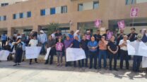 הפגנת מחאה ברחבת בתי המשפט בבאר שבע נגד הריסות בתים ביישובי הבדואים בנגב (צילום: המועצה לכפרים לא מוכרים)